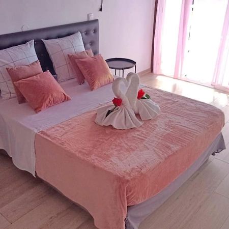 Duplex Rose Porcelaine - Vue Mer- Malendure Bouillante Exterior photo