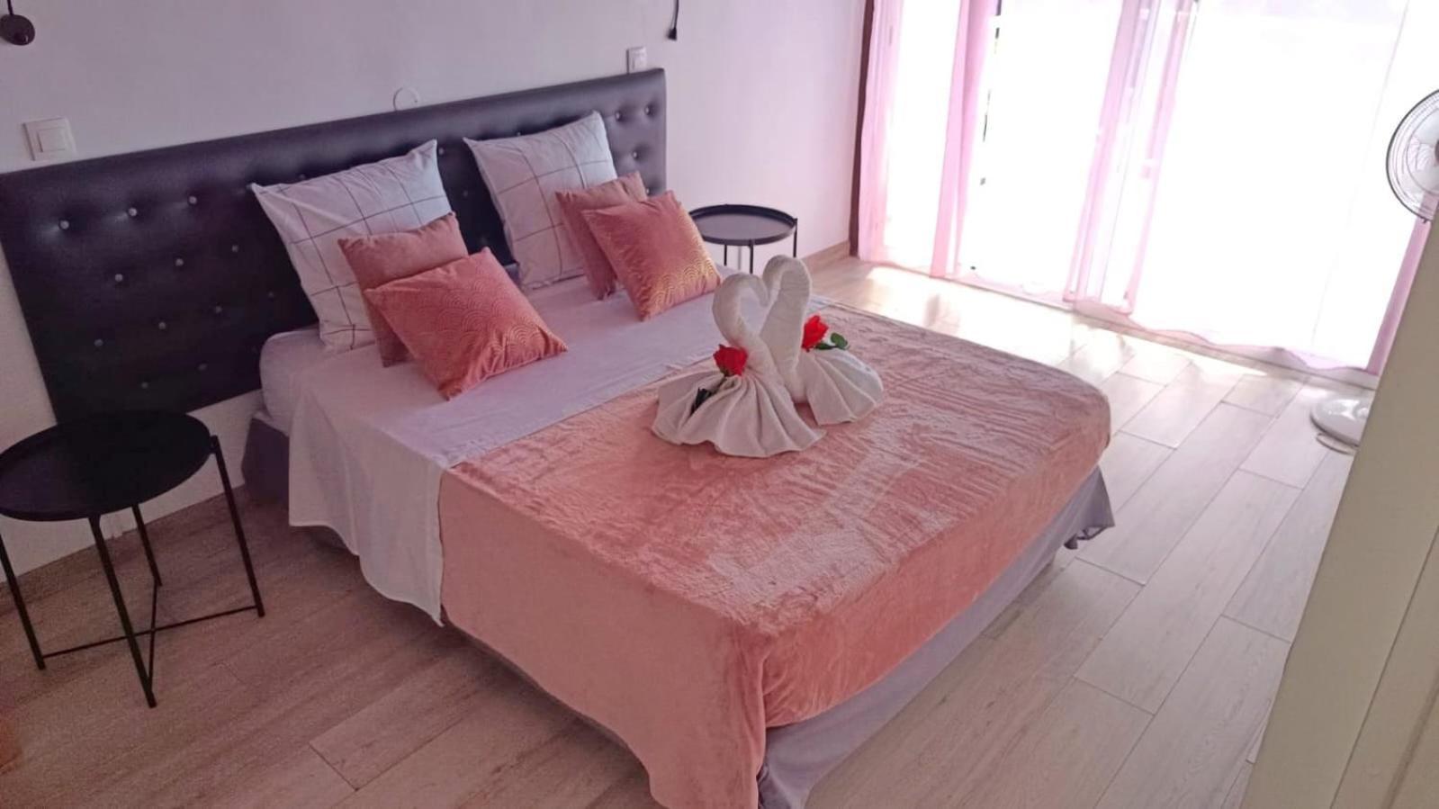 Duplex Rose Porcelaine - Vue Mer- Malendure Bouillante Exterior photo